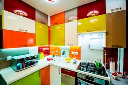 Яркие цвета интерьере кухни