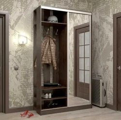Design of a small built-in wardrobe in the hallway