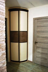 Design of a small built-in wardrobe in the hallway