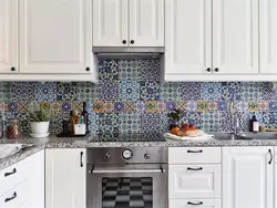 Плитка в стиле пэчворк в интерьере кухни