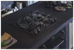 Photo of a built-in kitchen with a gas hob