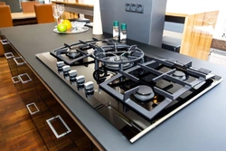 Photo of a built-in kitchen with a gas hob