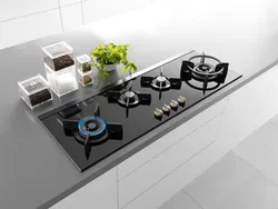 Photo of a built-in kitchen with a gas hob