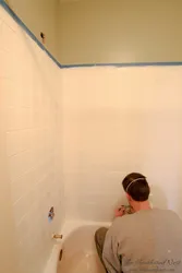 Покрасить кафельную плитку в ванной фото