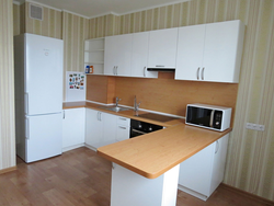 U-Shaped Kitchen Design With Breakfast Bar