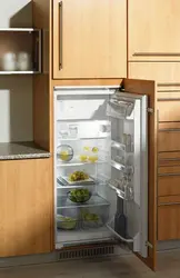 Фото как холодильник встроен в кухню