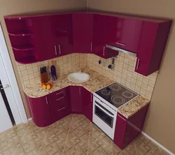 Кухонны гарнітур для маленькай кухні ў хрушчоўцы з халадзільнікам фота