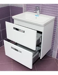 Kabinet fotoşəkili ilə vanna otağında lavabo