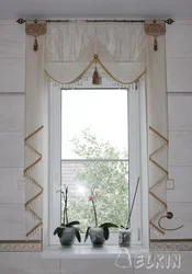 Window decoration in a small kitchen photo