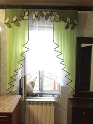 Оформление окна в маленькой кухне фото