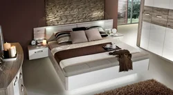 Кровать в интерьере спальни