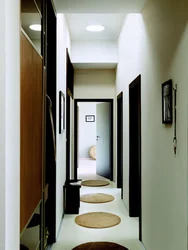 Panel mənzildə kiçik bir koridorun dizaynı