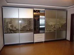 Встроенный шкаф купе дизайн в гостиную