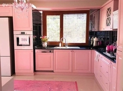 What color goes with pink in the kitchen interior photo