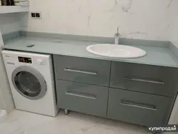 Countertop ҳаммом бо акс мошини ҷомашӯӣ