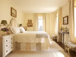 Light beige wallpaper in the bedroom photo