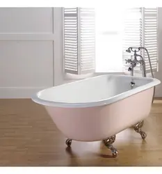 Интерьер ванны с отдельно стоящей ванной