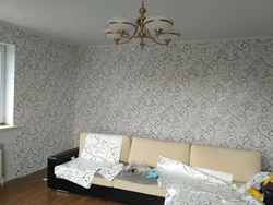 What wallpaper to choose for the living room in an apartment photo