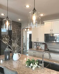 Фото кухни в доме с люстрой