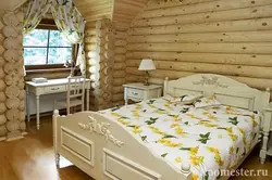 Інтэр'ер спальні драўлянай хаты з бервяна