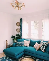 Бирюзовый диван фото в интерьере гостиной