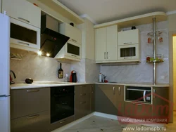 Фото кухня с вентиляционным коробом в углу фото