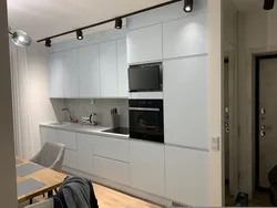 Интерьер кухни шкафы до потолка