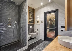 Dush dizayni bilan zamonaviy banyolar fotosurati