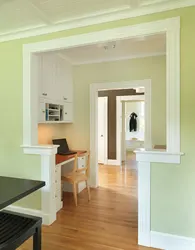 Doorway to kitchen without door design