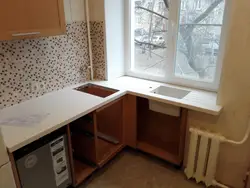 Countertop instead of a window sill in the kitchen photo