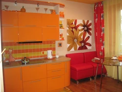 Сочетание цветов с оранжевым в интерьере кухни фото
