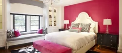 Интерьер спальни в розовом тоне