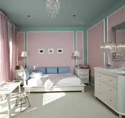 Фота спальні з пафарбаванымі