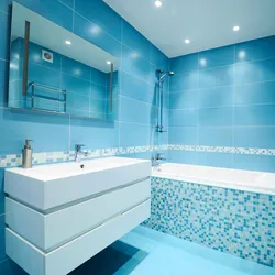Інтэр'ер ваннага пакоя блакітны фота