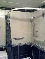 Науасы бар шағын ванна бөлмесінің дизайны