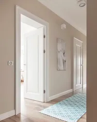 Светлые двери в интерьере квартиры реальные фото