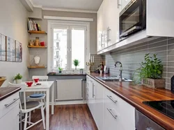 Интерьер прямоугольной кухни с одним окном фото