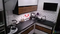Дызайн кухні з тэлевізарам у гарнітуры фота