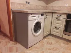 Встроенная машинка стиральная на кухне фото