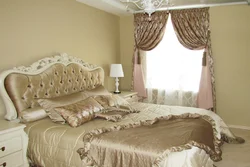 Фото штор в спальню в современном стиле с покрывалом