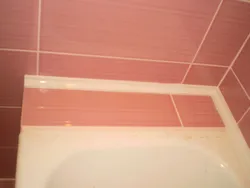 Tavan fotoşəkili banyoda plinth