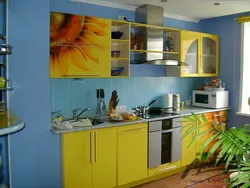 Синя желтая кухня дизайн
