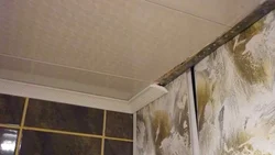 Plinth on the ceiling in the bathtub photo