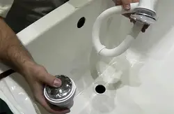 Сіфон у ваннай ўстаноўка фота