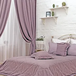 Фиолетовые шторы в спальне фото в интерьере