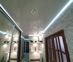 Фото натяжных потолков с подсветкой в прихожей