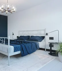 Дизайн спальни с металлической черной кроватью