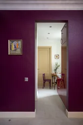 Daxili foto koridorda boyalı divarlar