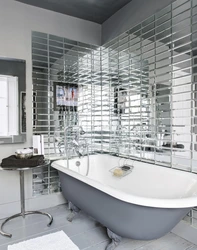 Зеркальные интерьеры ванных комнат