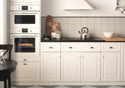 Белый духовой шкаф в интерьере кухни